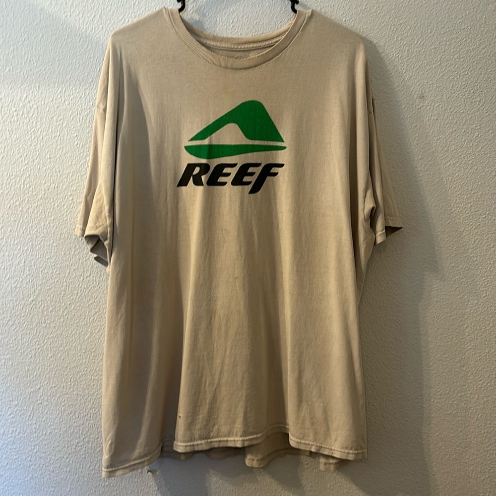 Reef graphic tee size XL